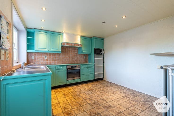 Te renoveren villa met 3 slaapkamers, 2 badkamers, sauna ...