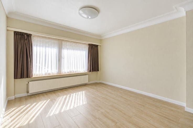 Instapklare woning met 4 slpkrs en ruime tuin te Niel