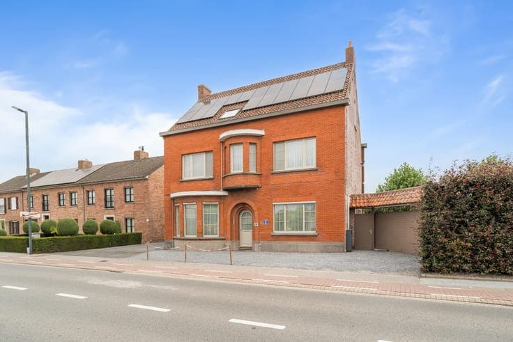 Spacious 4-bedroom house for sale in Wielsbeke
