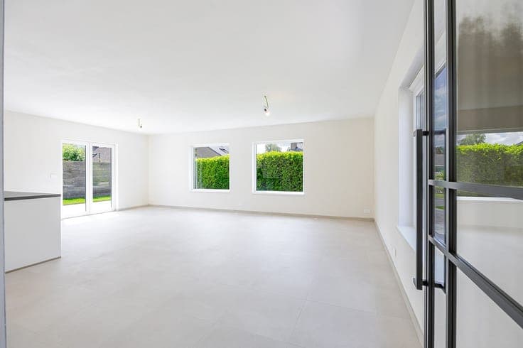 TOTAAL GERENOVEERDE ALLEENSTAANDE WONING met oog voor kwa...