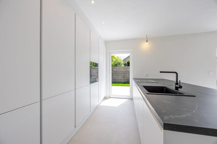 TOTAAL GERENOVEERDE ALLEENSTAANDE WONING met oog voor kwa...