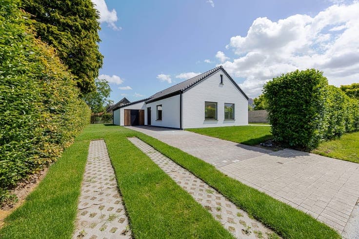 TOTAAL GERENOVEERDE ALLEENSTAANDE WONING met oog voor kwa...