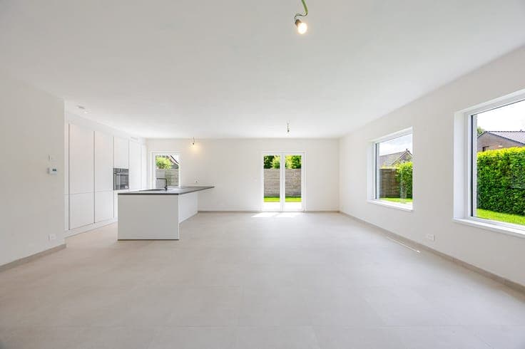 TOTAAL GERENOVEERDE ALLEENSTAANDE WONING met oog voor kwa...