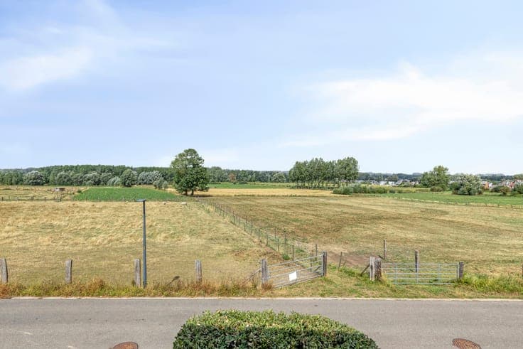 Move-in ready home with 3 bedrooms and rural views