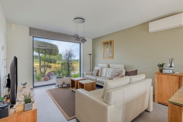 Move-in ready home with 3 bedrooms and rural views
