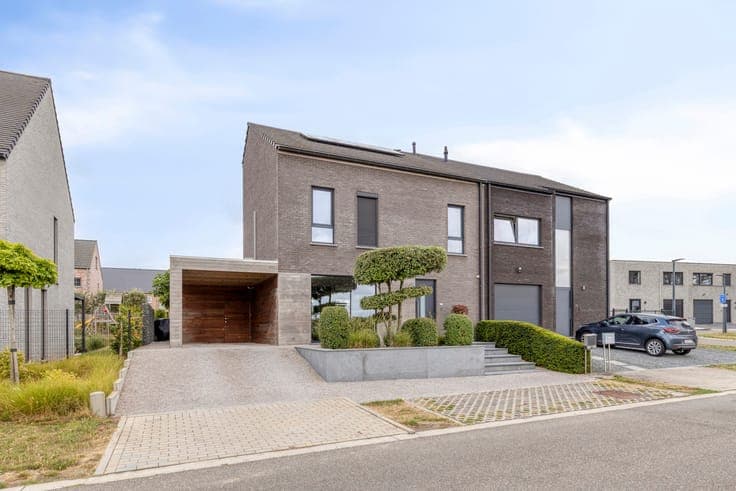 Move-in ready home with 3 bedrooms and rural views