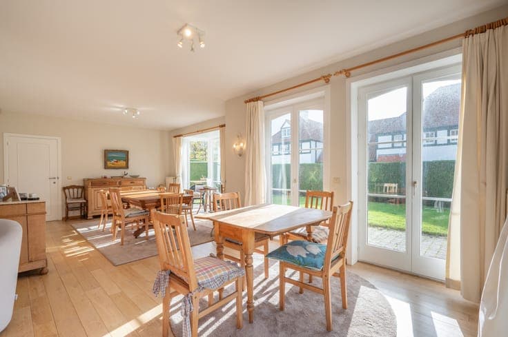 Charming detached villa in a quiet residential area near ...