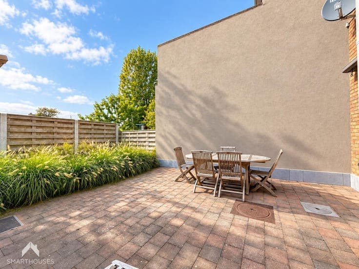 Renovated 3-bedroom home with city garden in prime location