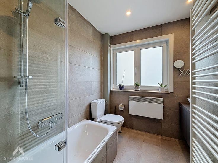 Renovated 3-bedroom home with city garden in prime location