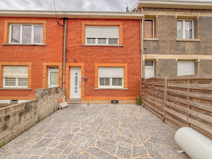 Charming 2-bedroom house with a large terrace