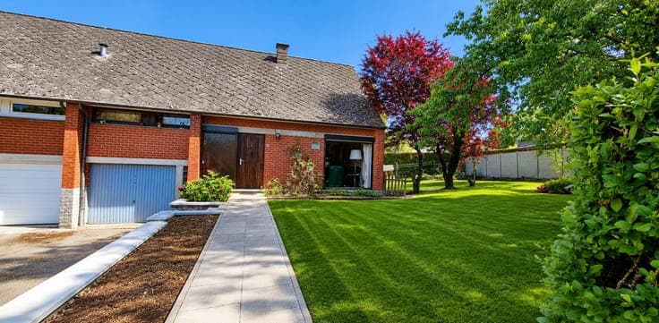 Maison située dans un quartier calme, 4 ch, garage et jardin