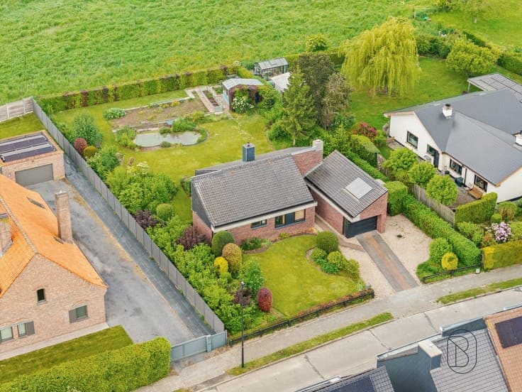 Spacious detached four-sided home with 3 bedrooms.