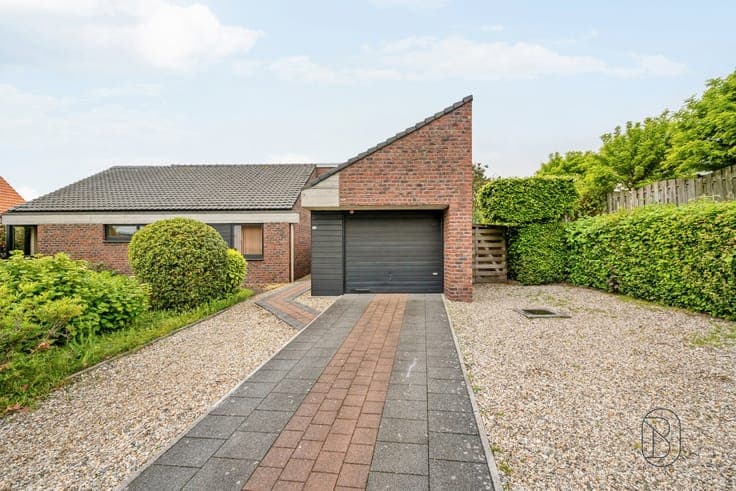 Spacious detached four-sided home with 3 bedrooms.