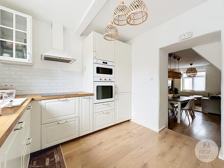 2 CH, dressing, empl. parking, jardin, élec. conf., PEB : C.