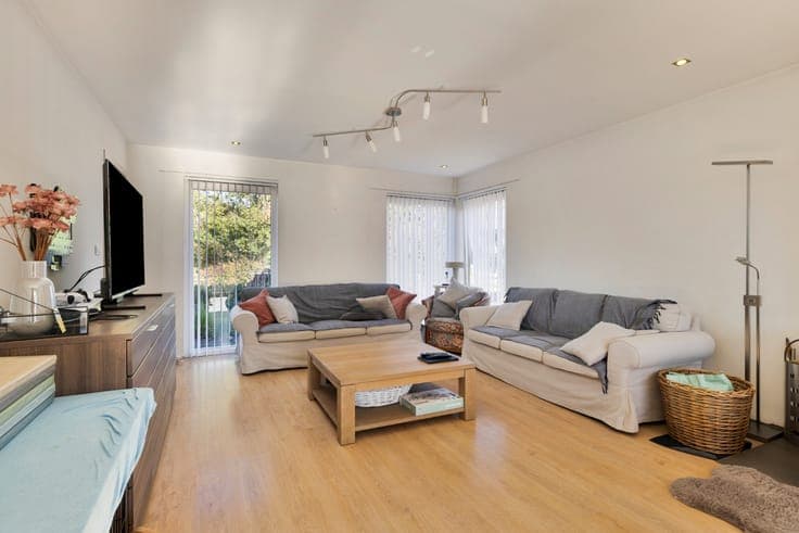 Ruime moderne woning aan de voet van de Kluisberg met pra...