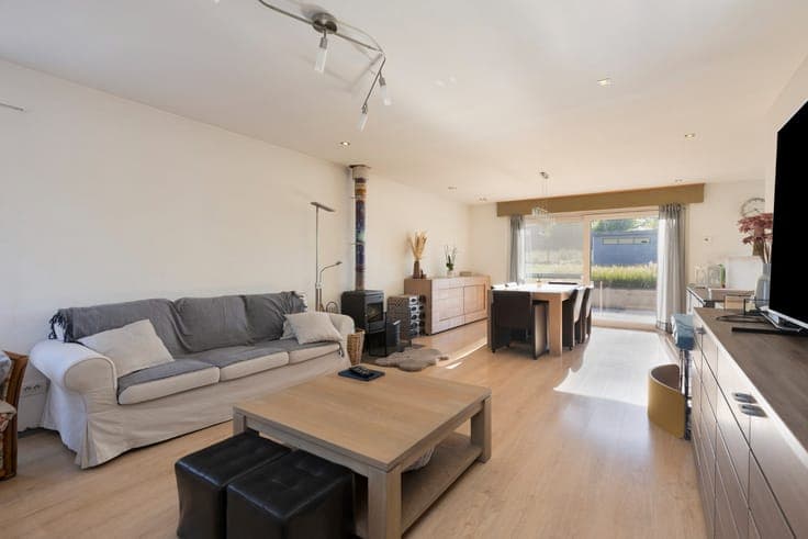 Ruime moderne woning aan de voet van de Kluisberg met pra...