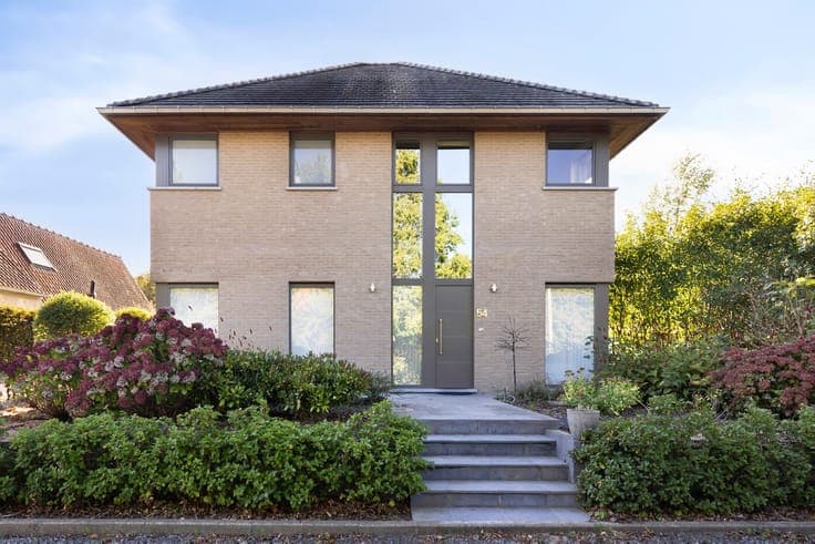 Ruime moderne woning aan de voet van de Kluisberg met pra...