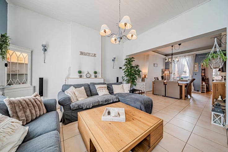 L'évidence presenteert u ... 0499/38.93.42