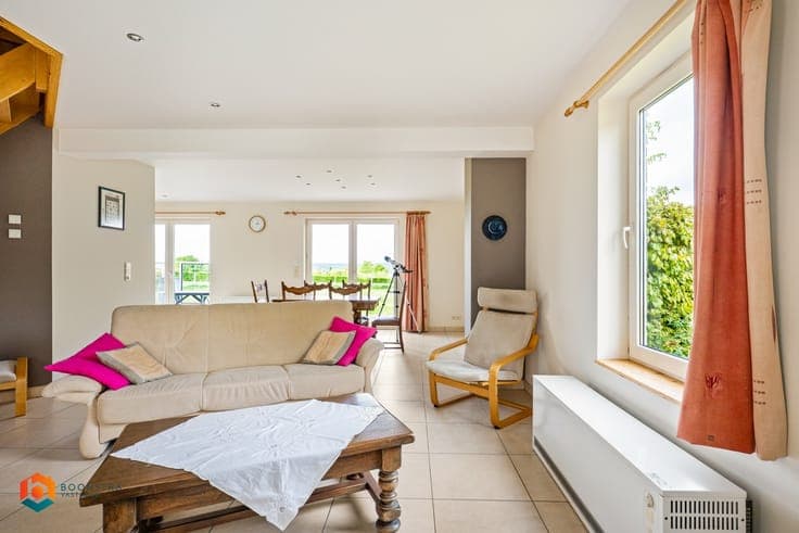 Instapklare woning met 4 slpkrs op perceel van 1122m² in ...