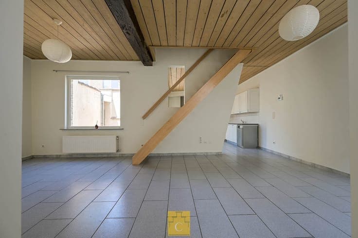 Brugs huis in de schaduw van Jeruzalemkerk, authentieke 1...