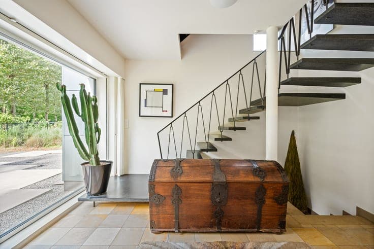 Spacious villa with a multifunctional area on approximately