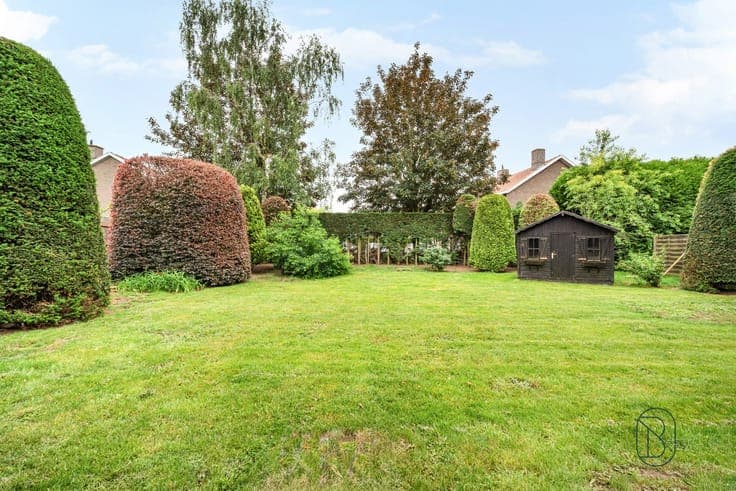 Ruime gezinswoning met 5 slpk en prachtige tuin in Desselgem