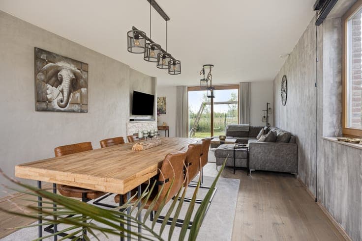 RESIDENTIEEL GELEGEN VILLA MET 4 SLPKS, 2 BADKS EN ZONNIG...