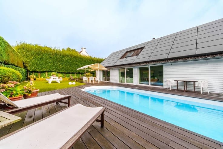 Villa with swimming pool for sale in the residential distric