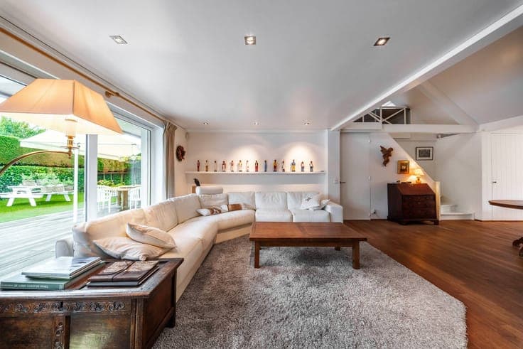 Villa with swimming pool for sale in the residential distric