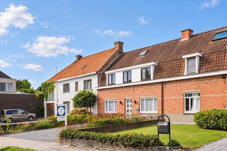 Pittoreske en charmante woning met diepe tuin in Kruishoutem