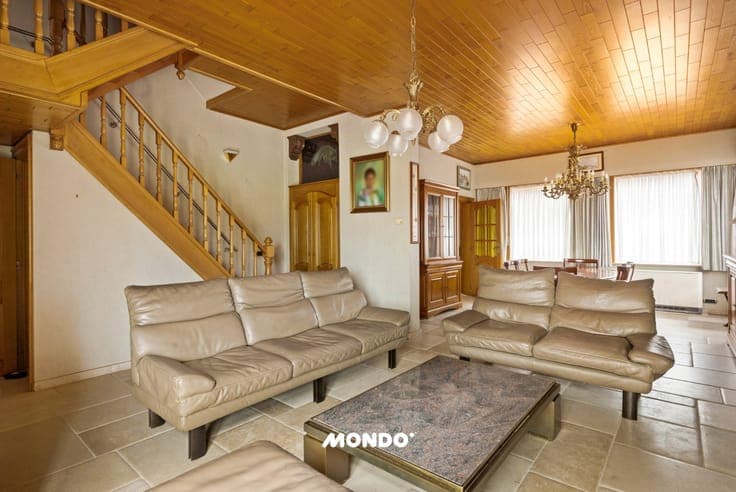 To be renovated semi-detached house with driveway, garage &
