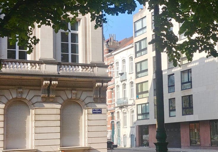 Cinquantenaire Park - Building with 4 apartments & studio