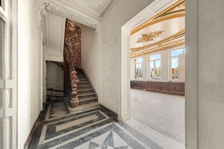 Stately mansion (1,000 m²) on the Markt in Ronse