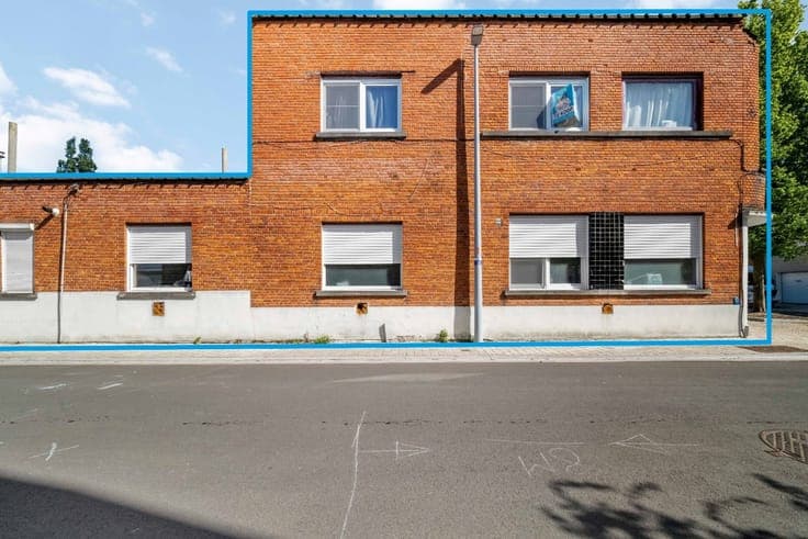 Former RETAIL STORE with separate residential area, CENTRAL