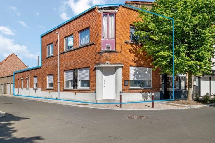 Former RETAIL STORE with separate residential area, CENTRAL