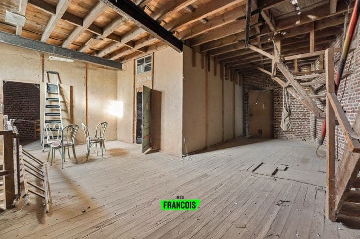 Very spacious house with shed in Reningelst.