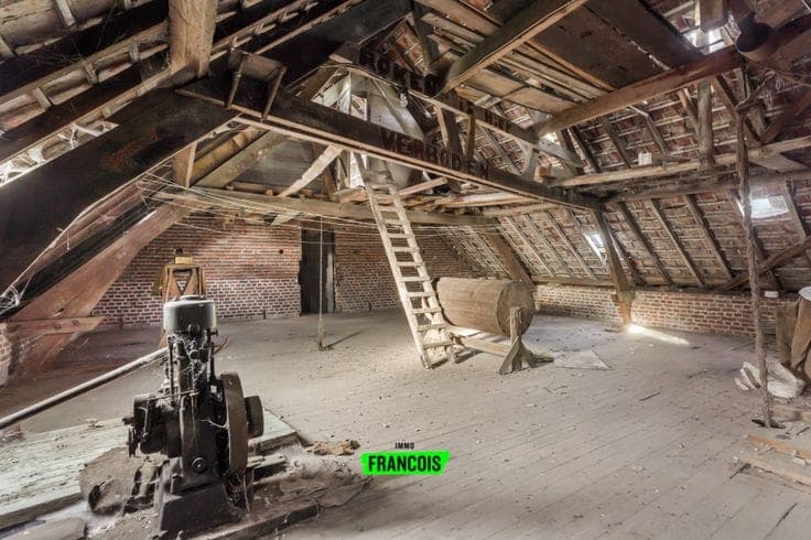 Very spacious house with shed in Reningelst.