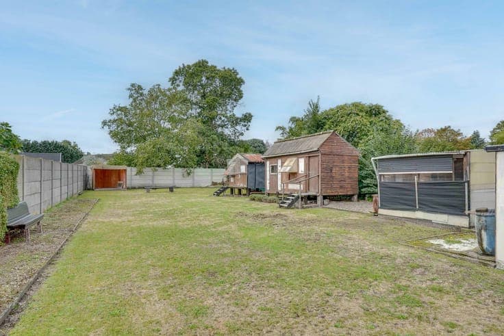 TE RENOVEREN WONING OP 8,43 ARE TE HOUTHALEN-OOST