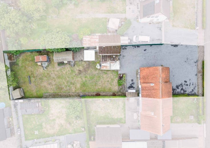 TE RENOVEREN WONING OP 8,43 ARE TE HOUTHALEN-OOST