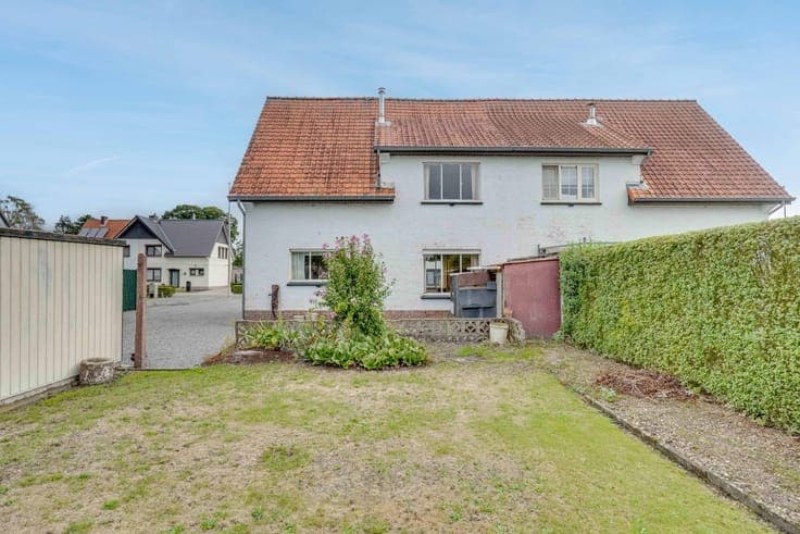 TE RENOVEREN WONING OP 8,43 ARE TE HOUTHALEN-OOST