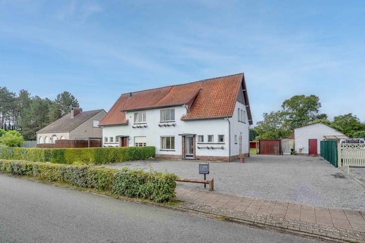TE RENOVEREN WONING OP 8,43 ARE TE HOUTHALEN-OOST