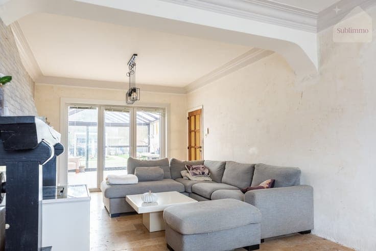 Halfopen bebouwing met 3 slaapkamers en ruime tuin (1.147...