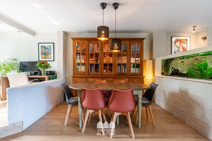 Ruime gerenoveerde woning met zwembad en prachtige tuin!