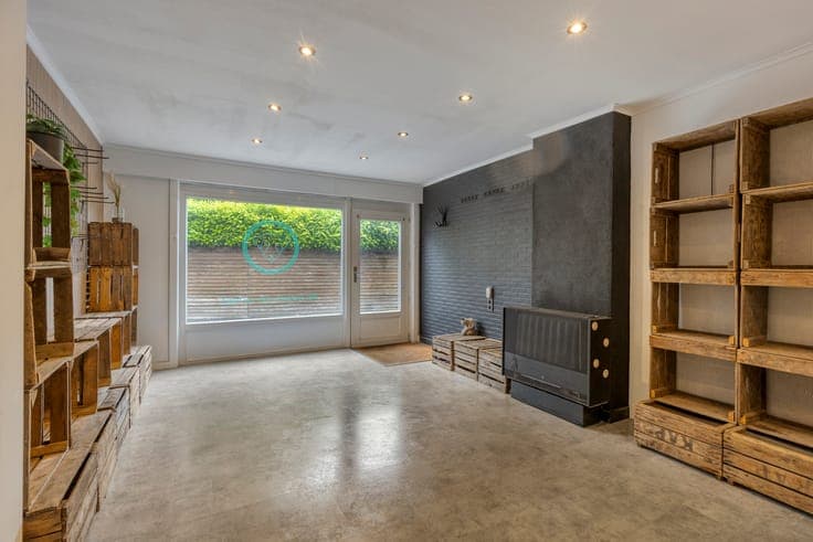House to renovate with large garden and outbuilding in Heule