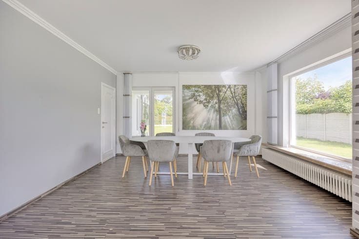 Instapklare gezinswoning met 5 slaapkamers op 16a 50ca in...