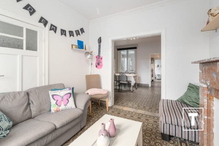 Gezellige rijwoning met terras op interessante ligging!