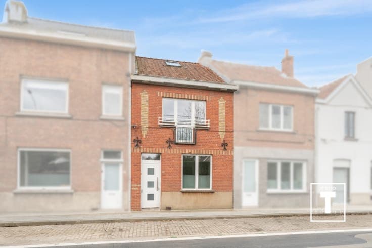 Gezellige rijwoning met terras op interessante ligging!