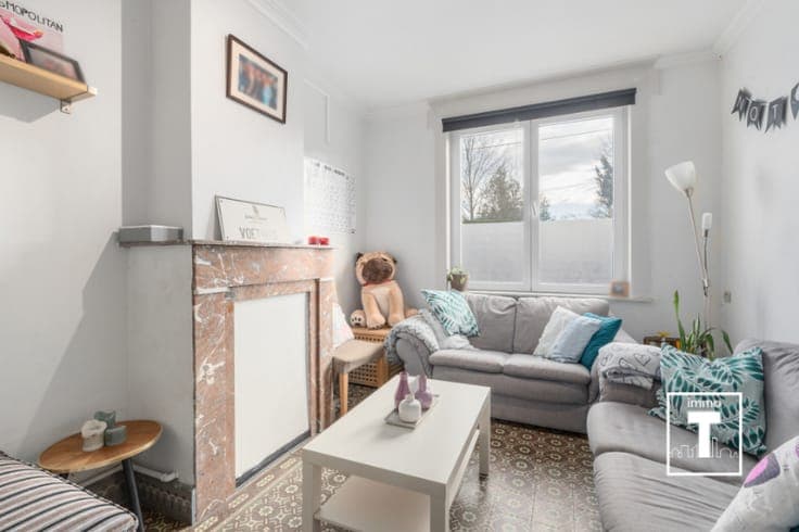 Gezellige rijwoning met terras op interessante ligging!