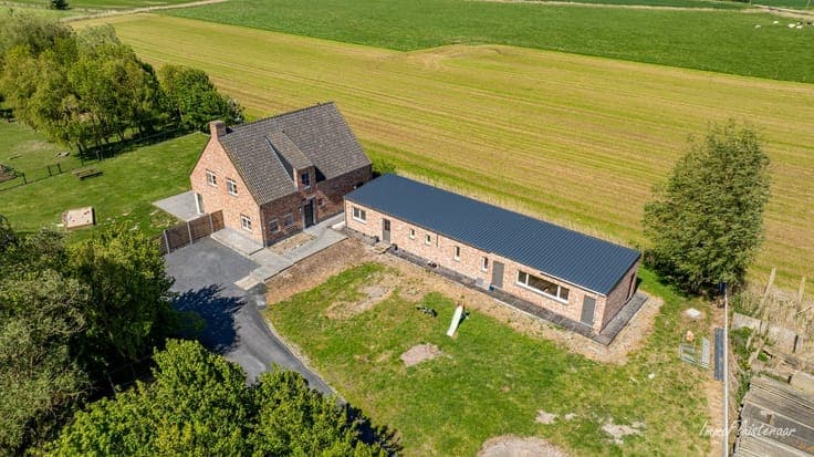 Beautiful estate with a newly built villa and licensed dog