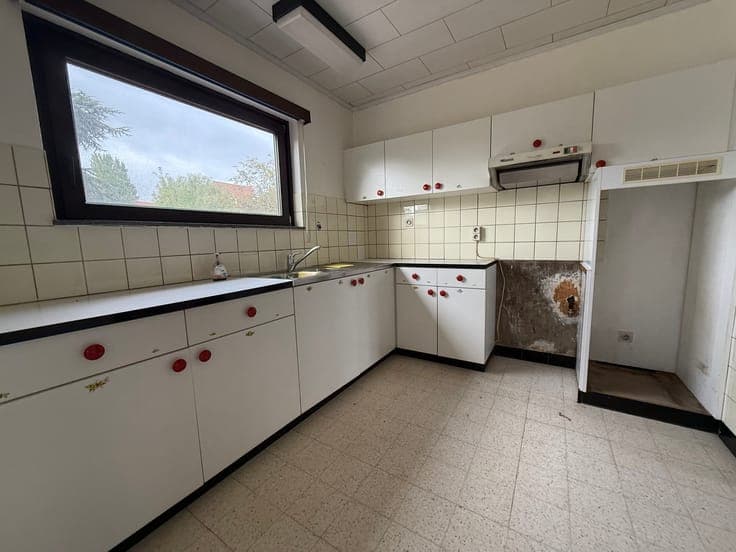 Spacious terraced house with 5 bedrooms and a south garden